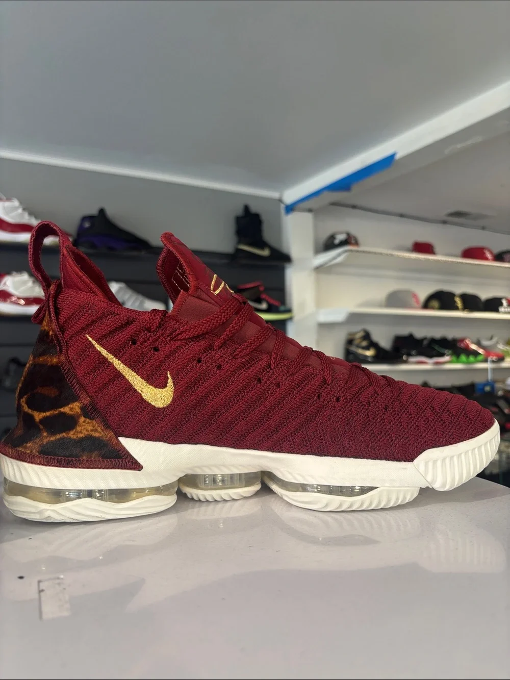 Nike LeBron ’16’ King Mens Size 12